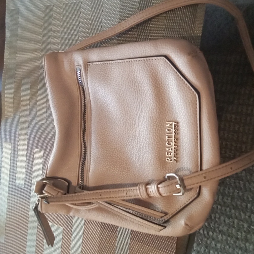 #630 Kenneth Cole bag
